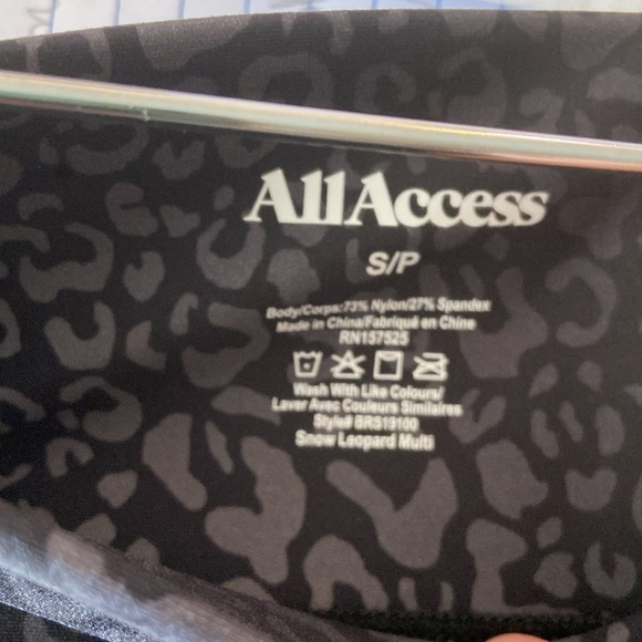 ALL ACCESS- SET Audio Leggings and Front Row Bra In Snow Leopard Multi - Picture 11 of 12
